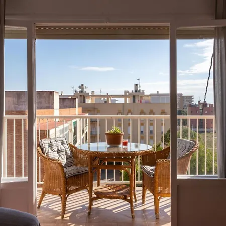 California - All-day Sunny 2-bedroom Apartment *