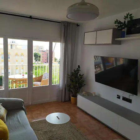 California - All-day Sunny 2-bedroom Apartment