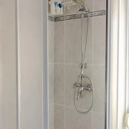 California - All-day Sunny 2-bedroom Apartment *