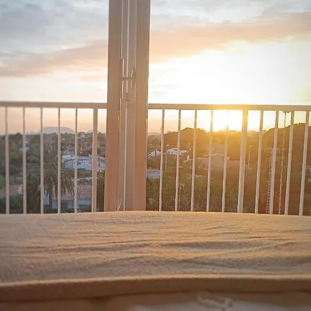 California - All-day Sunny 2-bedroom Apartment